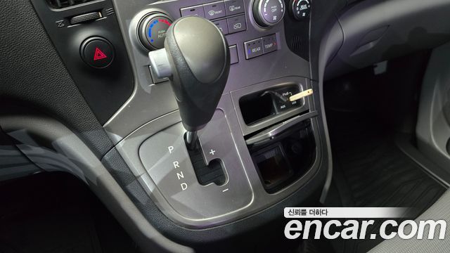 Hyundai Grand Starex 12-Seater Wagon CVX Premium 2011 — фото 9