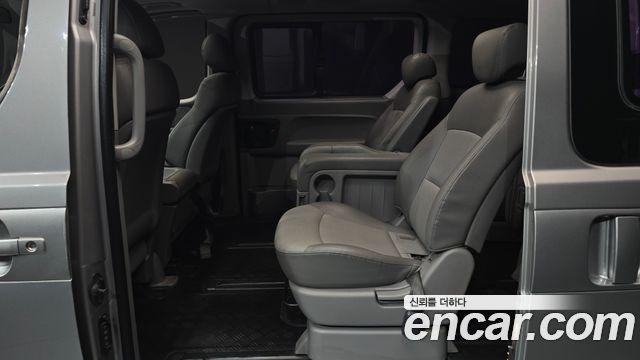 Hyundai Grand Starex 12-Seater Wagon CVX Premium 2011 — фото 12