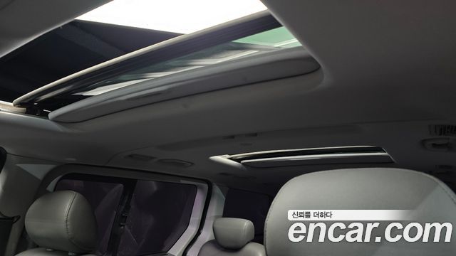 Hyundai Grand Starex 12-Seater Wagon CVX Premium 2011 — фото 19