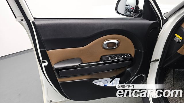 Kia Soul 1.6 GDi Noblesse 2017 — фото 24