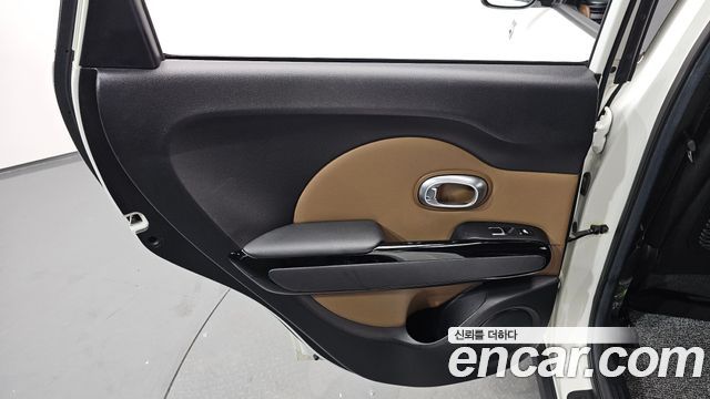 Kia Soul 1.6 GDi Noblesse 2017 — фото 25