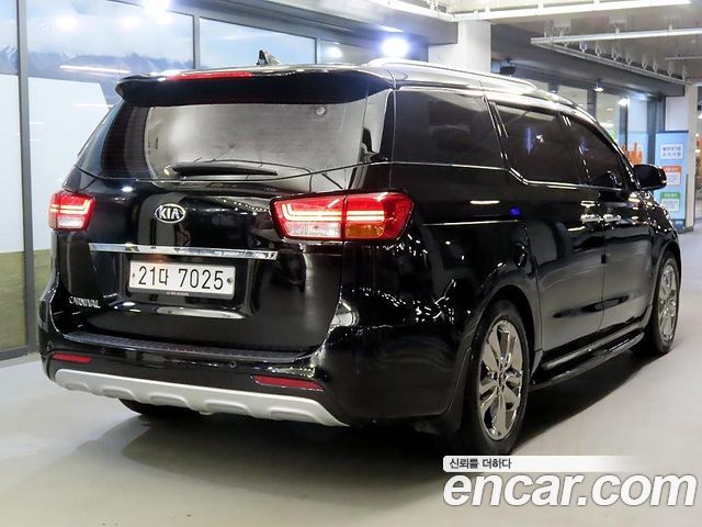 Kia Carnival 9-seater Noblesse 2015 — фото 4