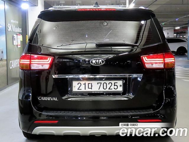 Kia Carnival 9-seater Noblesse 2015 — фото 5