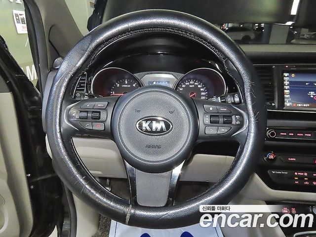 Kia Carnival 9-seater Noblesse 2015 — фото 8