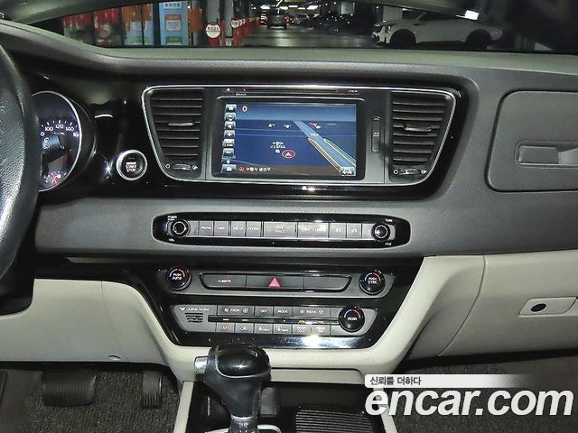 Kia Carnival 9-seater Noblesse 2015 — фото 15