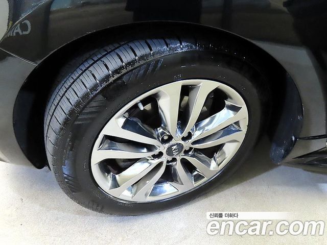Kia Carnival 9-seater Noblesse 2015 — фото 24