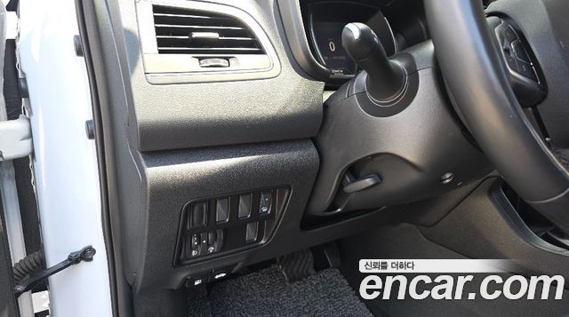Renault Korea QM6 2.0 LPe LE Signature 2WD 2022 — фото 17