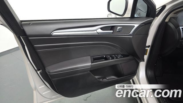 Ford Mondeo (IV) 2.0 Titanium 2017 — фото 24