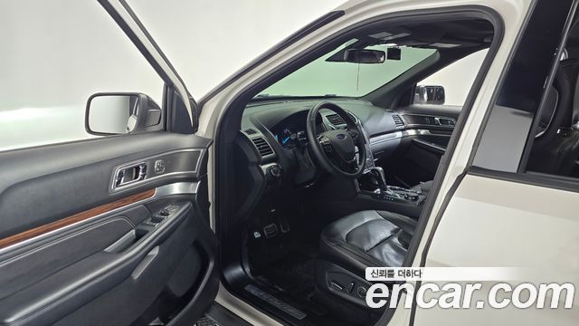 Ford Explorer 2.3 Limited 4WD 5th 2018 — фото 10
