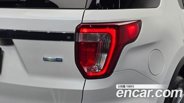 Ford Explorer 2.3 Limited 4WD 5th 2018 — фото 23