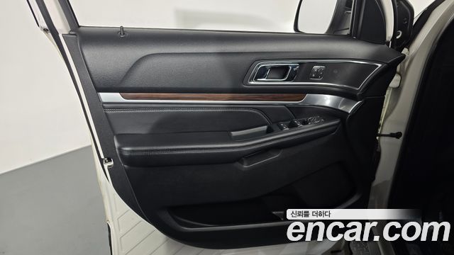 Ford Explorer 2.3 Limited 4WD 5th 2018 — фото 24