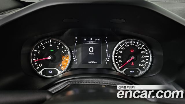 Jeep Renegade 2.4 Longitude 2018 — фото 8