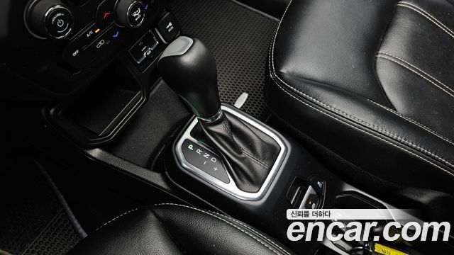 Jeep Renegade 2.4 Longitude 2018 — фото 9