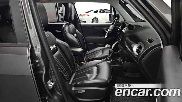 Jeep Renegade 2.4 Longitude 2018 — фото 10