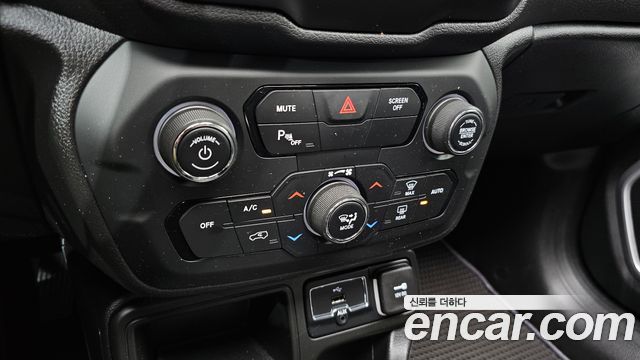 Jeep Renegade 2.4 Longitude 2018 — фото 19