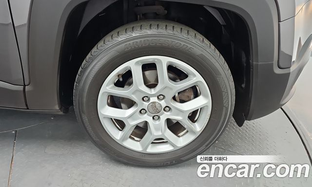 Jeep Renegade 2.4 Longitude 2018 — фото 21