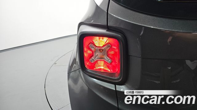 Jeep Renegade 2.4 Longitude 2018 — фото 23