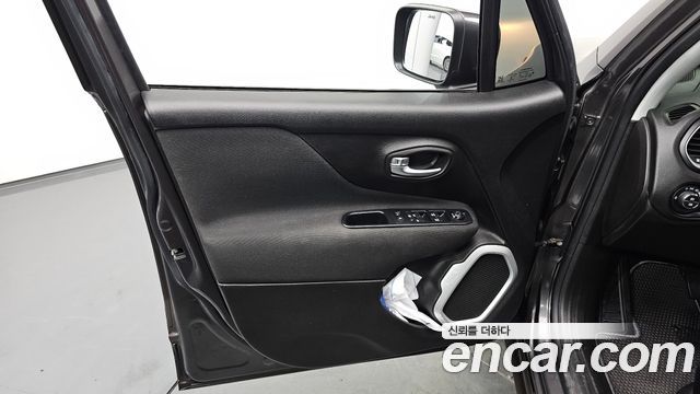 Jeep Renegade 2.4 Longitude 2018 — фото 24
