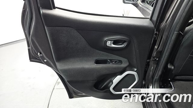 Jeep Renegade 2.4 Longitude 2018 — фото 25