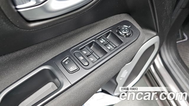 Jeep Renegade 2.4 Longitude 2018 — фото 27