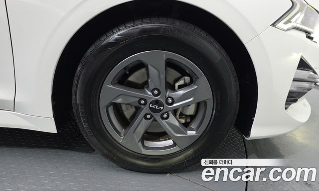 Kia K5 (III) 2.0 LPI(Renter car) Strandard 2023 — фото 21