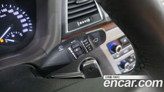Genesis G80 3.3 GDI AWD Premium Luxury 2018 — фото 35