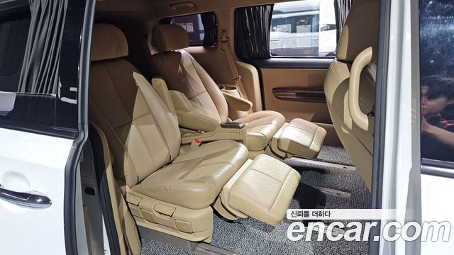 Kia Carnival 7-seater Hi-limousine President 2017 — фото 11
