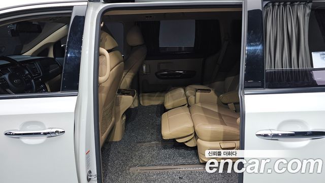Kia Carnival 7-seater Hi-limousine President 2017 — фото 12