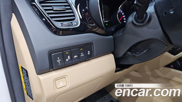Kia Carnival 7-seater Hi-limousine President 2017 — фото 19