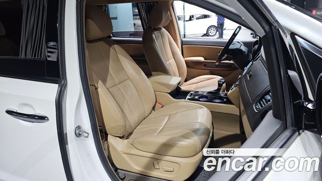 Kia Carnival 7-seater Hi-limousine President 2017 — фото 26