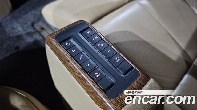 Kia Carnival 7-seater Hi-limousine President 2017 — фото 35