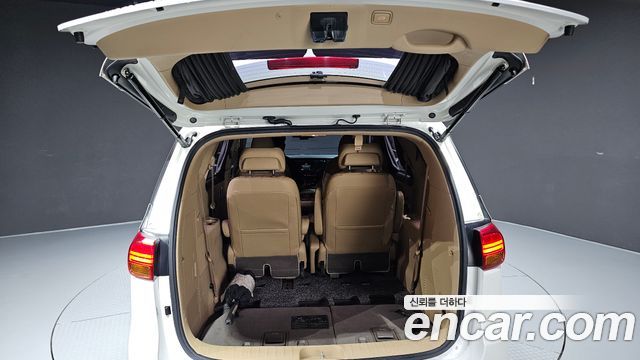 Kia Carnival 7-seater Hi-limousine President 2017 — фото 40