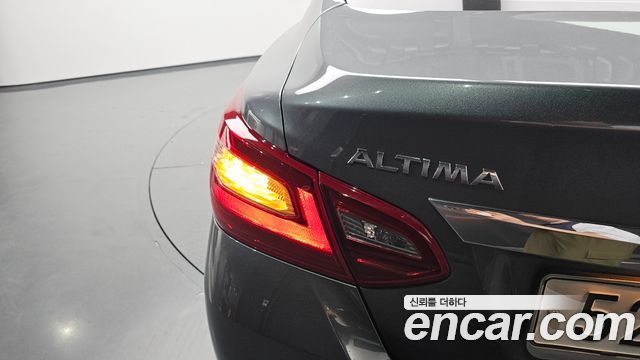Nissan Altima 2.5 Tech L33 2018 — фото 23