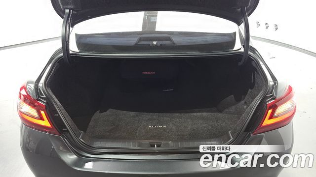 Nissan Altima 2.5 Tech L33 2018 — фото 30