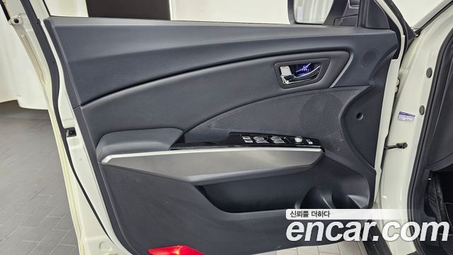 KG Mobility (SsangYong) Tivoli LX 2WD HI-DLX 2015 — фото 24