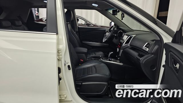 KG Mobility (SsangYong) Tivoli LX 2WD HI-DLX 2015 — фото 26