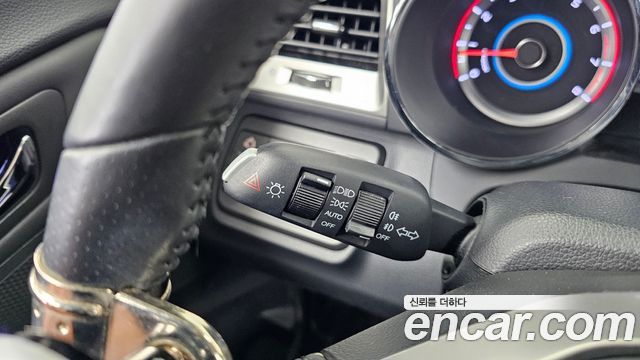 KG Mobility (SsangYong) Tivoli LX 2WD HI-DLX 2015 — фото 32