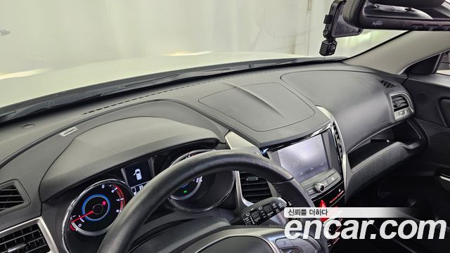 KG Mobility (SsangYong) Tivoli LX 2WD HI-DLX 2015 — фото 33