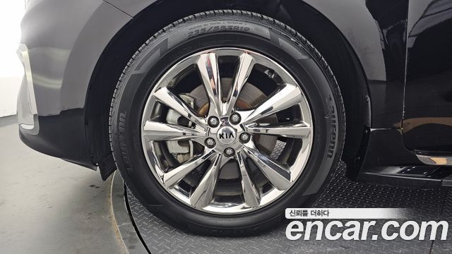 Kia Carnival 9-Seater Prstige 2019 — фото 5