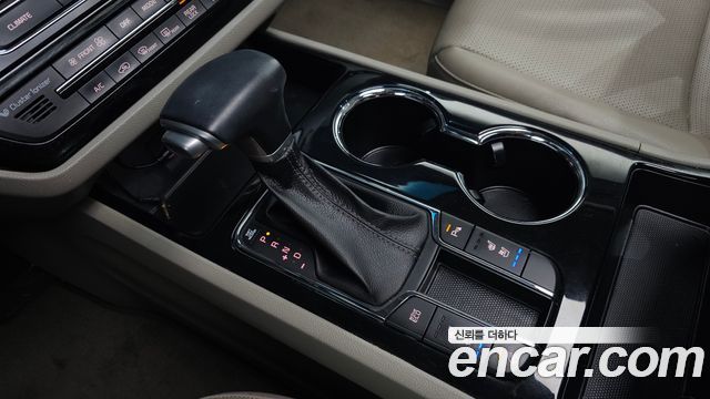 Kia Carnival 9-Seater Prstige 2019 — фото 9