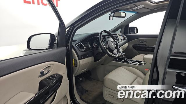 Kia Carnival 9-Seater Prstige 2019 — фото 10