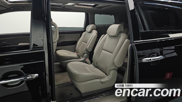 Kia Carnival 9-Seater Prstige 2019 — фото 15