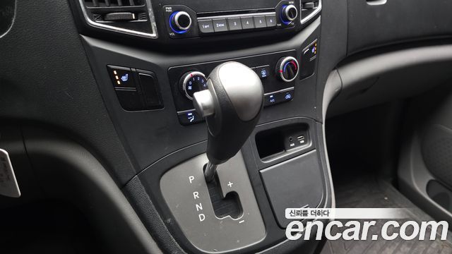 Hyundai Grand Starex 3-Seater VAN Smart 2016 — фото 9