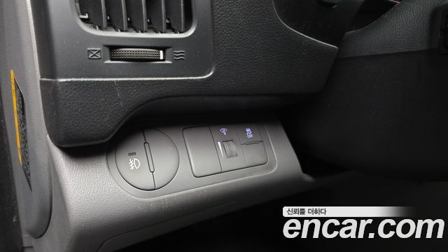 Hyundai Grand Starex 3-Seater VAN Smart 2016 — фото 15