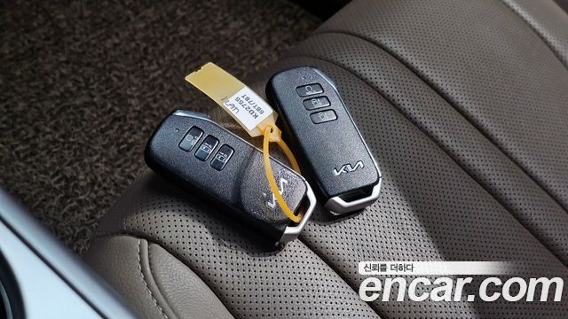 Kia K8 2.5 Gasoline 2WD Noblesse 2022 — фото 33