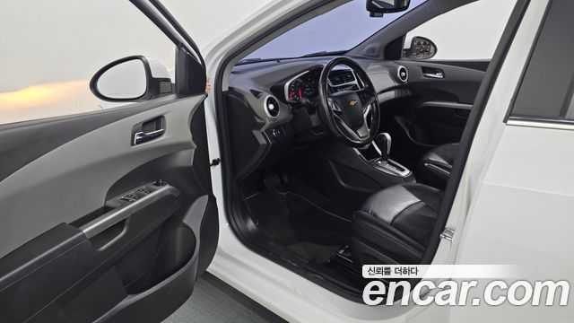 Chevrolet Aveo Sedan 1.4 Turbo LT 2017 — фото 10