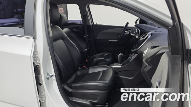 Chevrolet Aveo Sedan 1.4 Turbo LT 2017 — фото 12