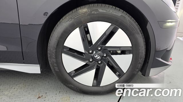 Hyundai Ioniq 6 Long Range Exclusive + 2023 — фото 5