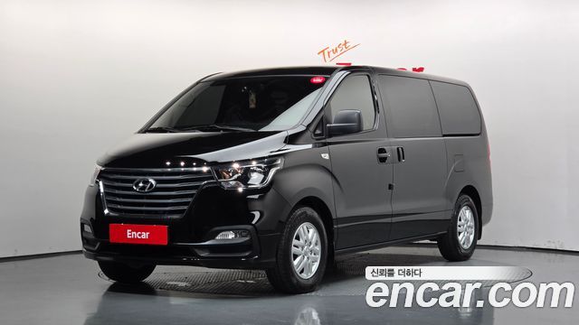Hyundai Grand Starex Van 3-Seater Smart