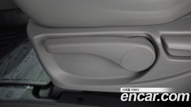 Hyundai Grand Starex Van 3-Seater Smart 2019 — фото 31